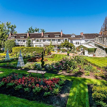 Crown Mansion Boutique Hotel & Villas Qualicum Beach Exterior photo