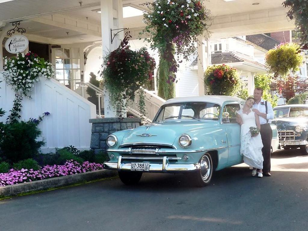 Crown Mansion Boutique Hotel & Villas Qualicum Beach Exterior photo