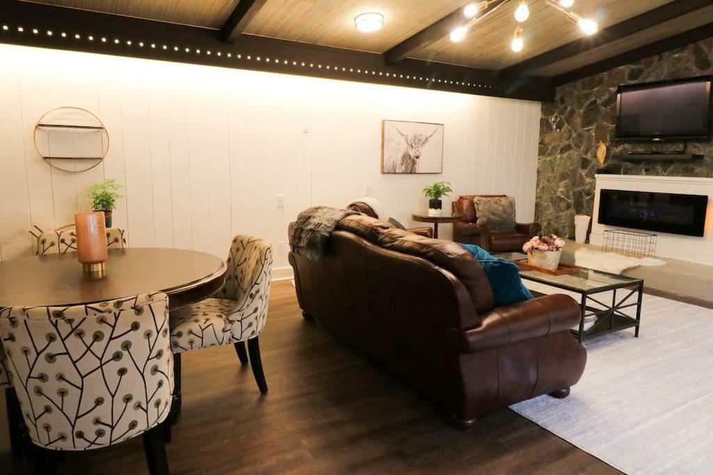 Crown Mansion Boutique Hotel & Villas Qualicum Beach Exterior photo