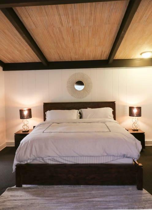 Crown Mansion Boutique Hotel & Villas Qualicum Beach Exterior photo
